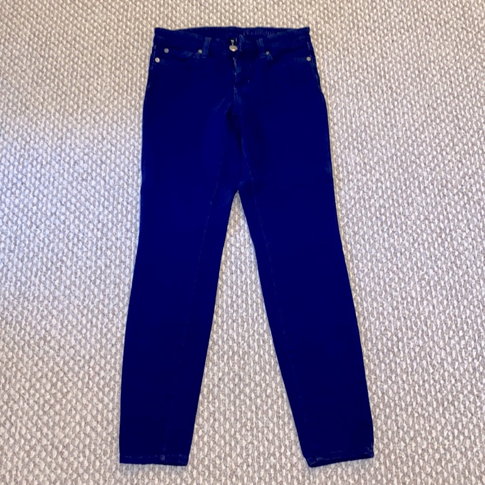 Size 2 Gap premium skinny jeans in dark purple. Slight stretch.